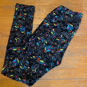 LuLaRoe Os Feather Leggings